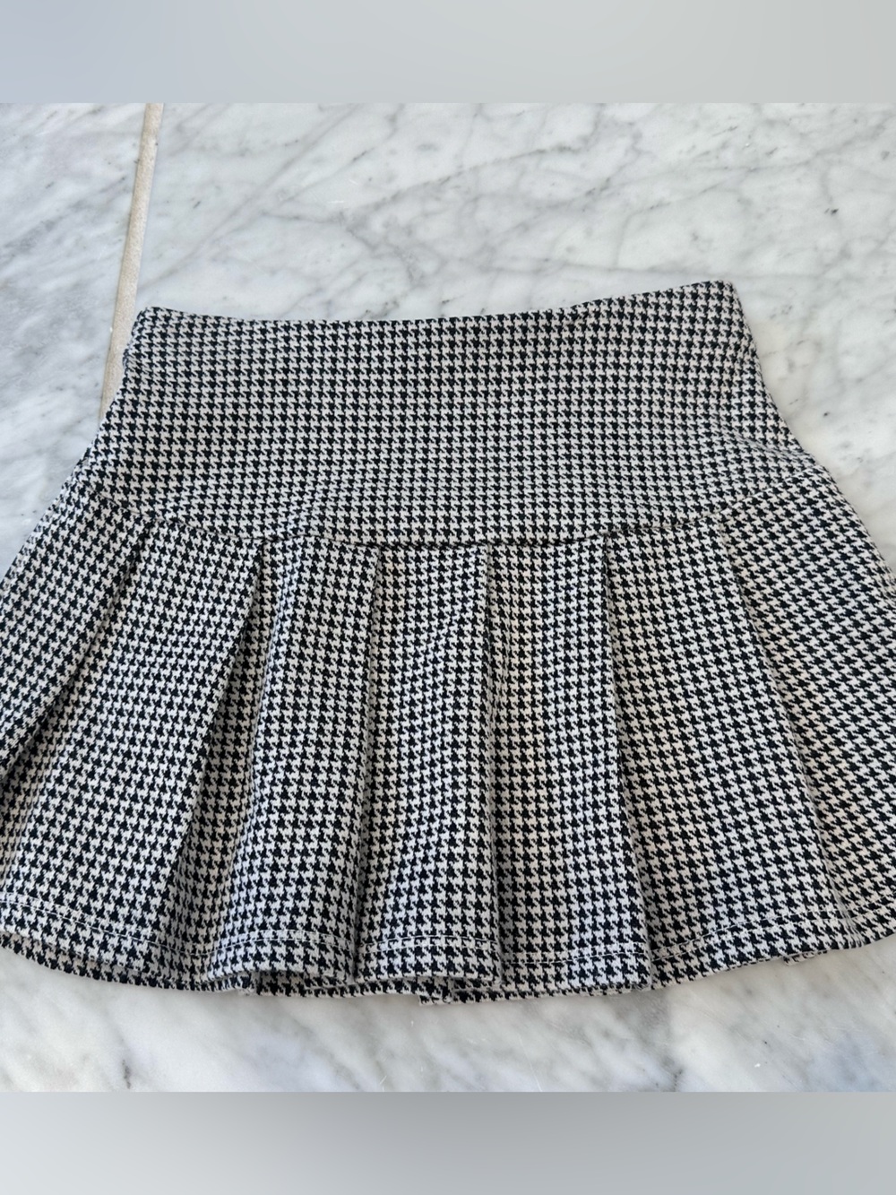 H&M Black and White Houndstooth Circle Skirt